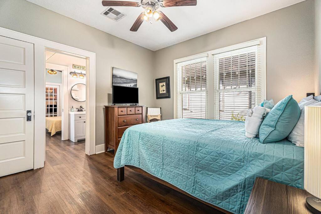 Beachy Bungalow! 2Bd, King Bed Galveston Eksteriør bilde