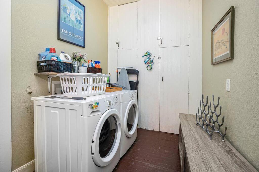 Beachy Bungalow! 2Bd, King Bed Galveston Eksteriør bilde