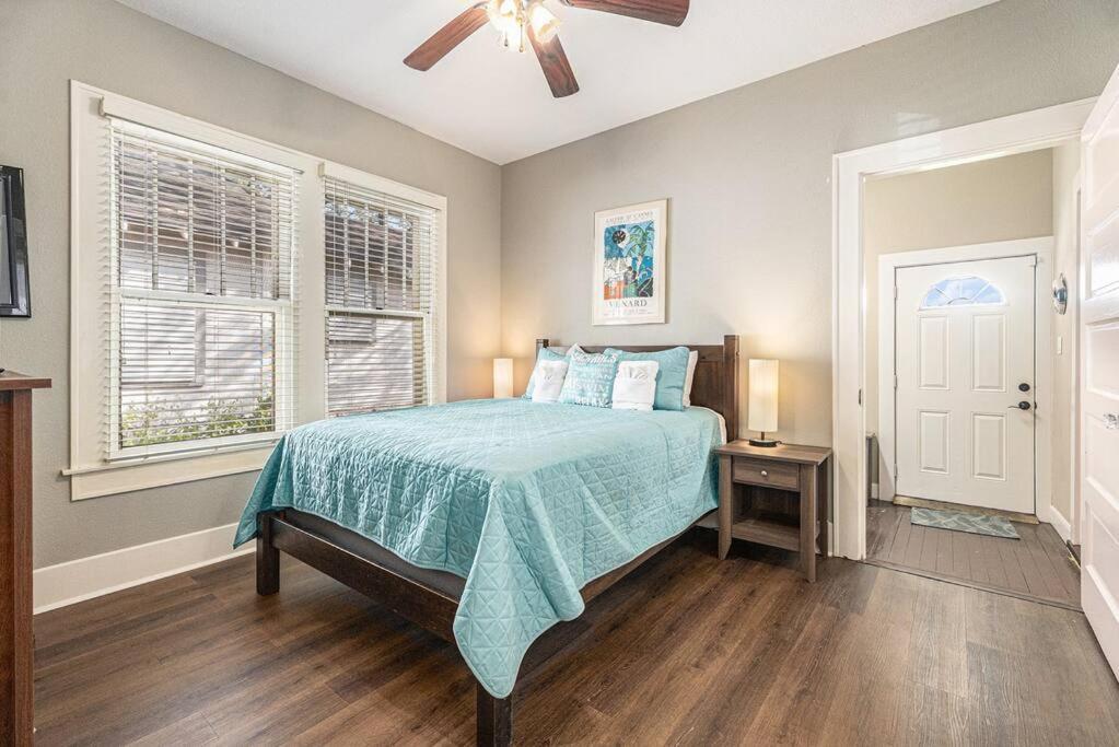 Beachy Bungalow! 2Bd, King Bed Galveston Eksteriør bilde
