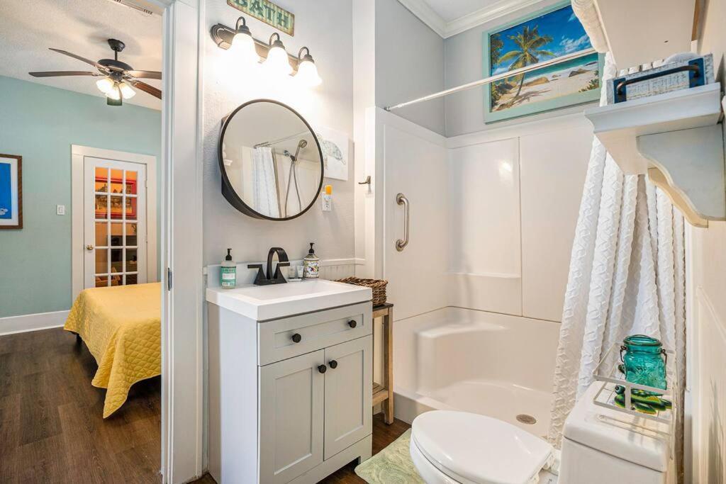 Beachy Bungalow! 2Bd, King Bed Galveston Eksteriør bilde