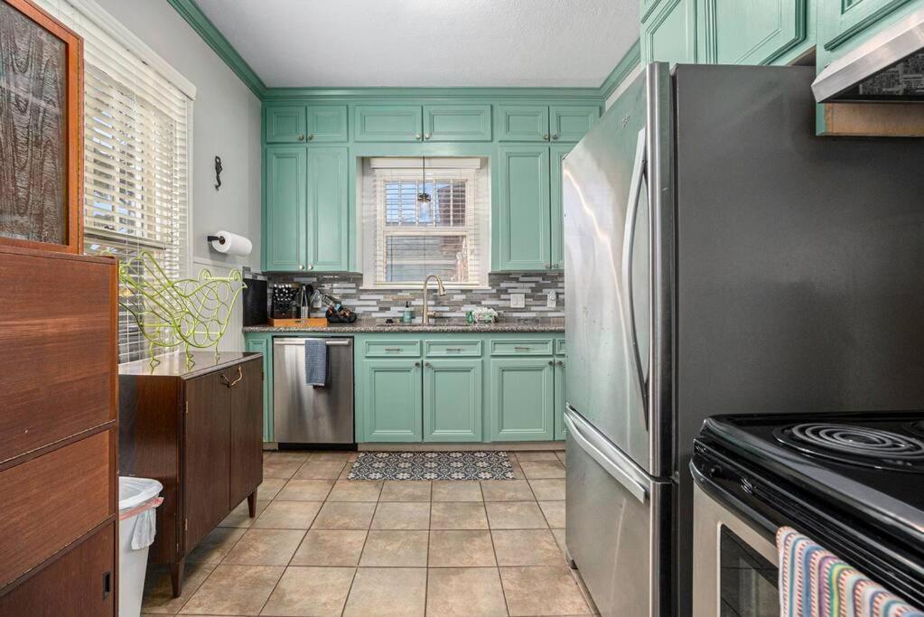 Beachy Bungalow! 2Bd, King Bed Galveston Eksteriør bilde