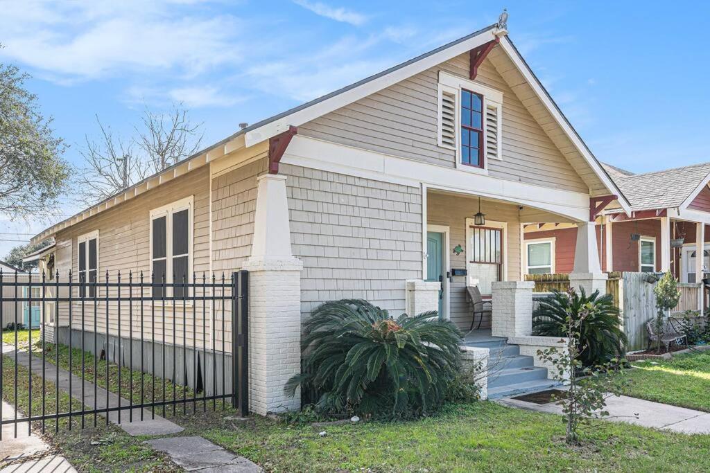Beachy Bungalow! 2Bd, King Bed Galveston Eksteriør bilde