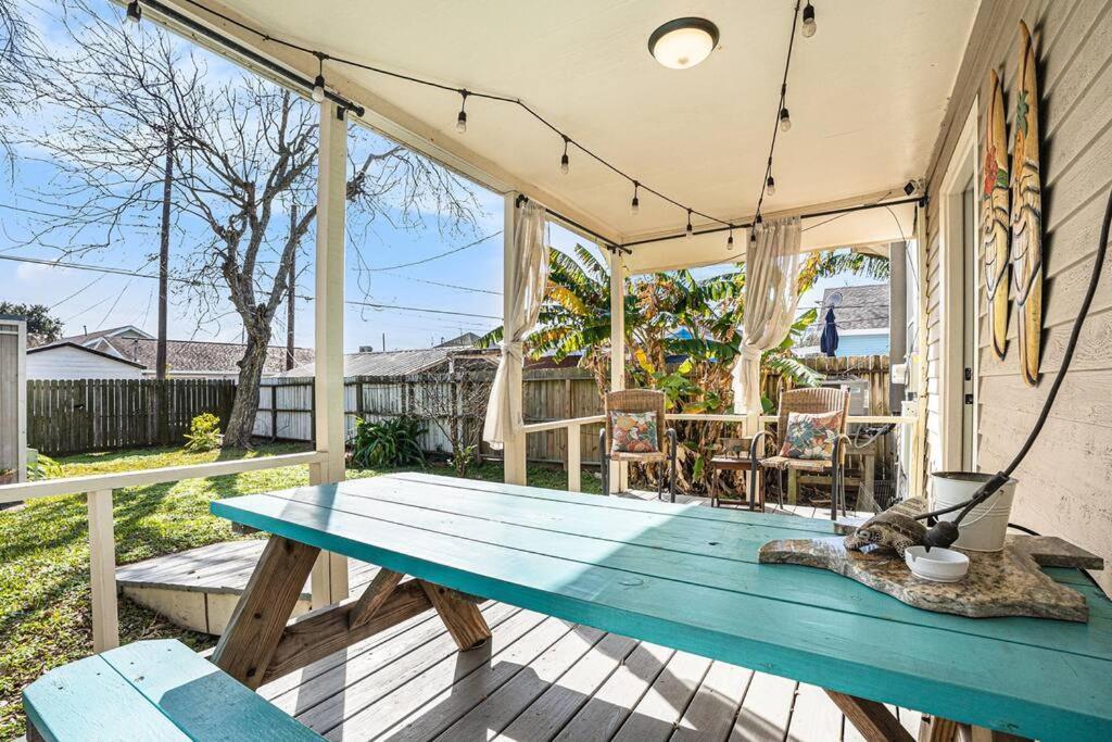 Beachy Bungalow! 2Bd, King Bed Galveston Eksteriør bilde